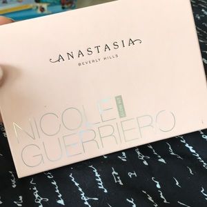 Anastasia Beverly Hills Nicole Guerriero Glow Kit